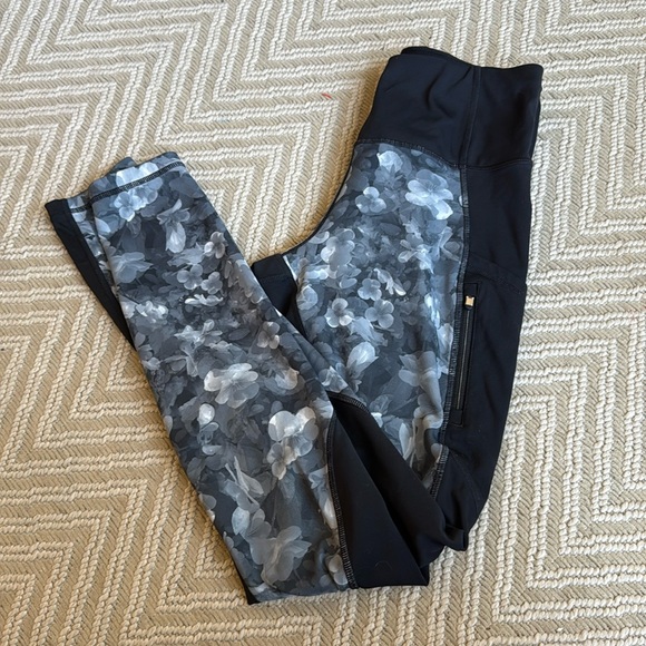 Athleta Pants - Athleta Black and Gray Floral Pattern Leggings